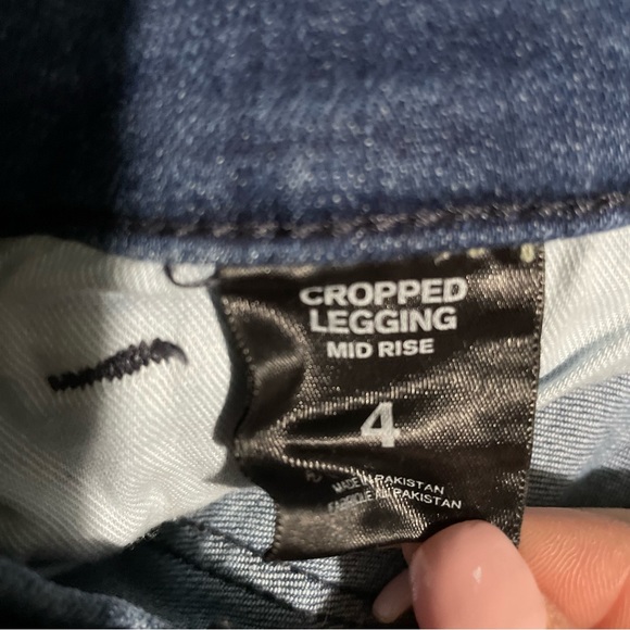 Like New Womans Express Jeans - Picture 4 of 6